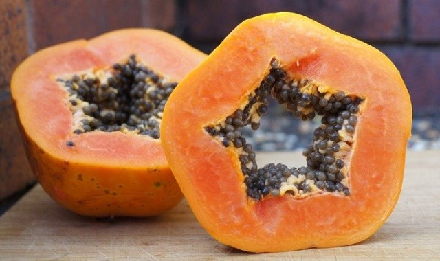 How-to-eat-papaya