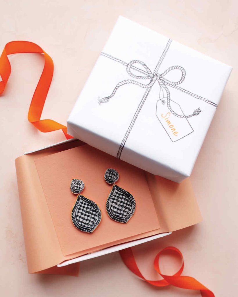 why-gifts-are-important-in-your-relationship-find-different-types-of